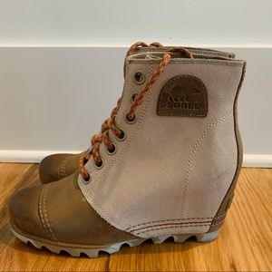Like new Sorel Wedge Boot